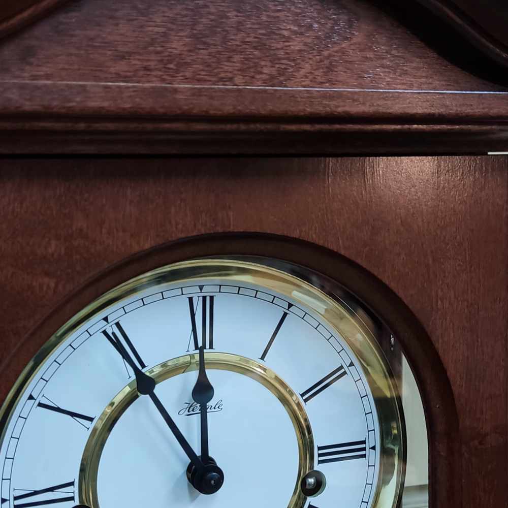 Фото часов Настенные механические часы Hermle 70290-030141