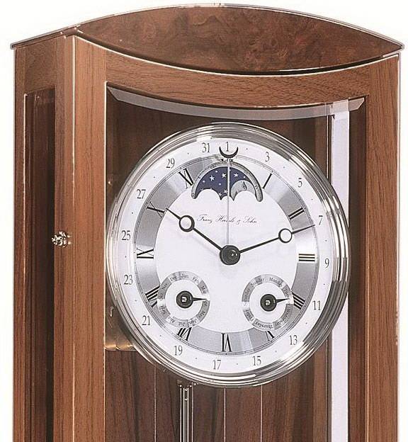 Настенные часы hermle. Часы Hermle настенные с маятником. Канадские механические часы Hermle. Hermle часы настенные.