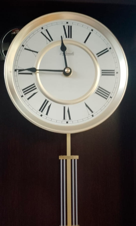Фото часов Настенные кварцевые часы Hermle 70628-070214