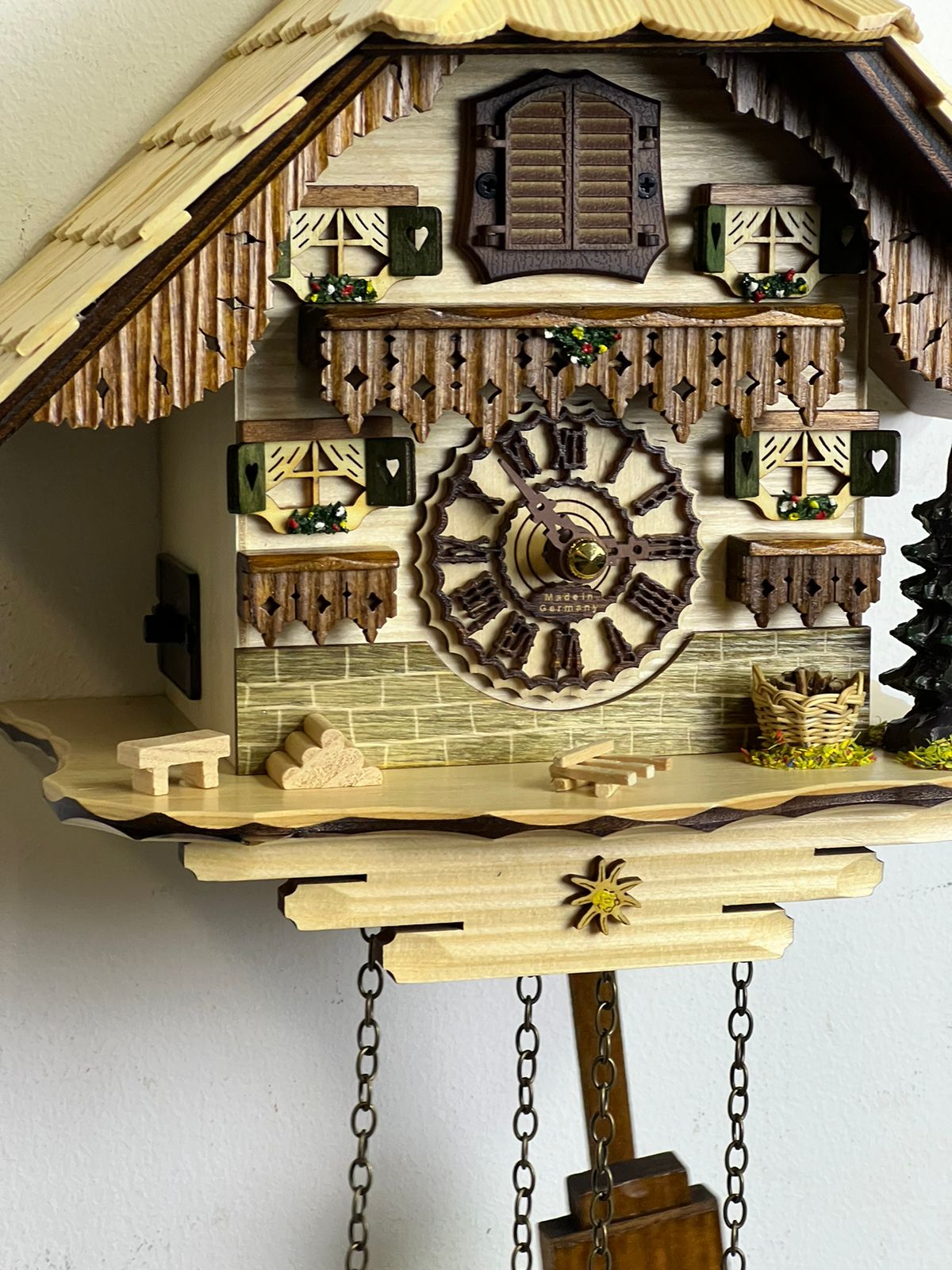 Фото часов Настенные часы с кукушкой SARS T5001-8M