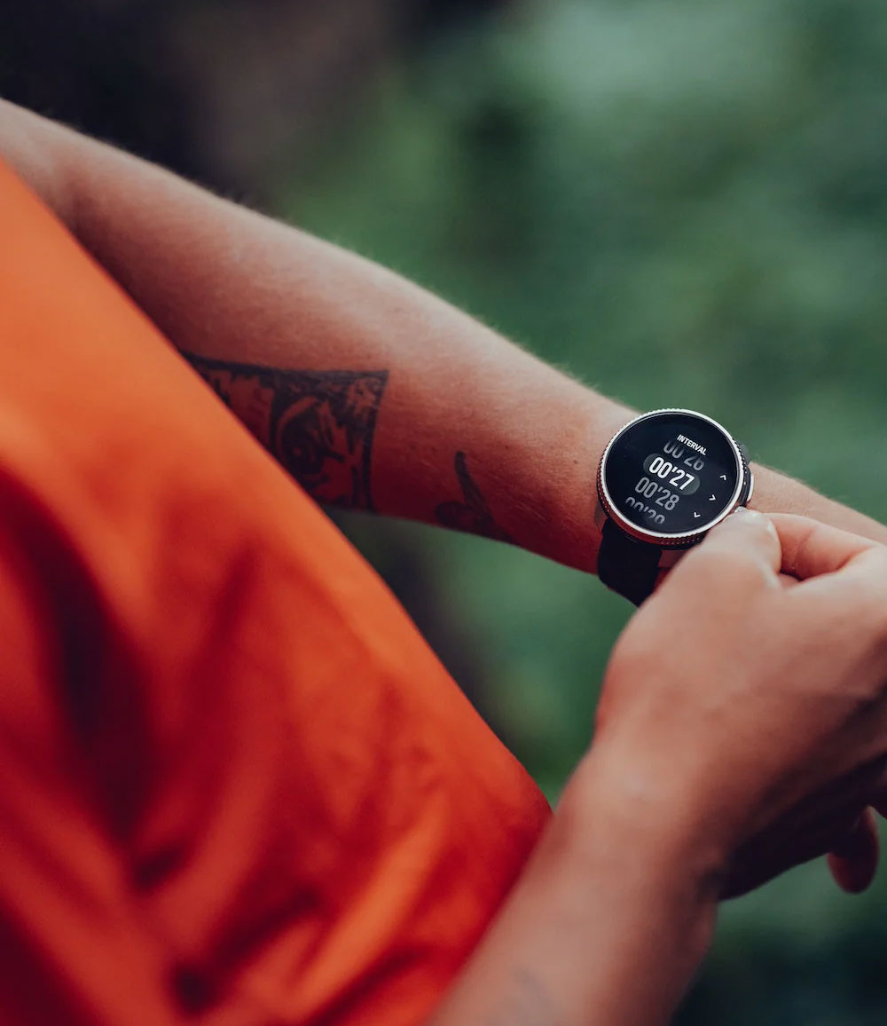 Фото часов Умные часы Suunto Race Titanium Charcoal SS050932000