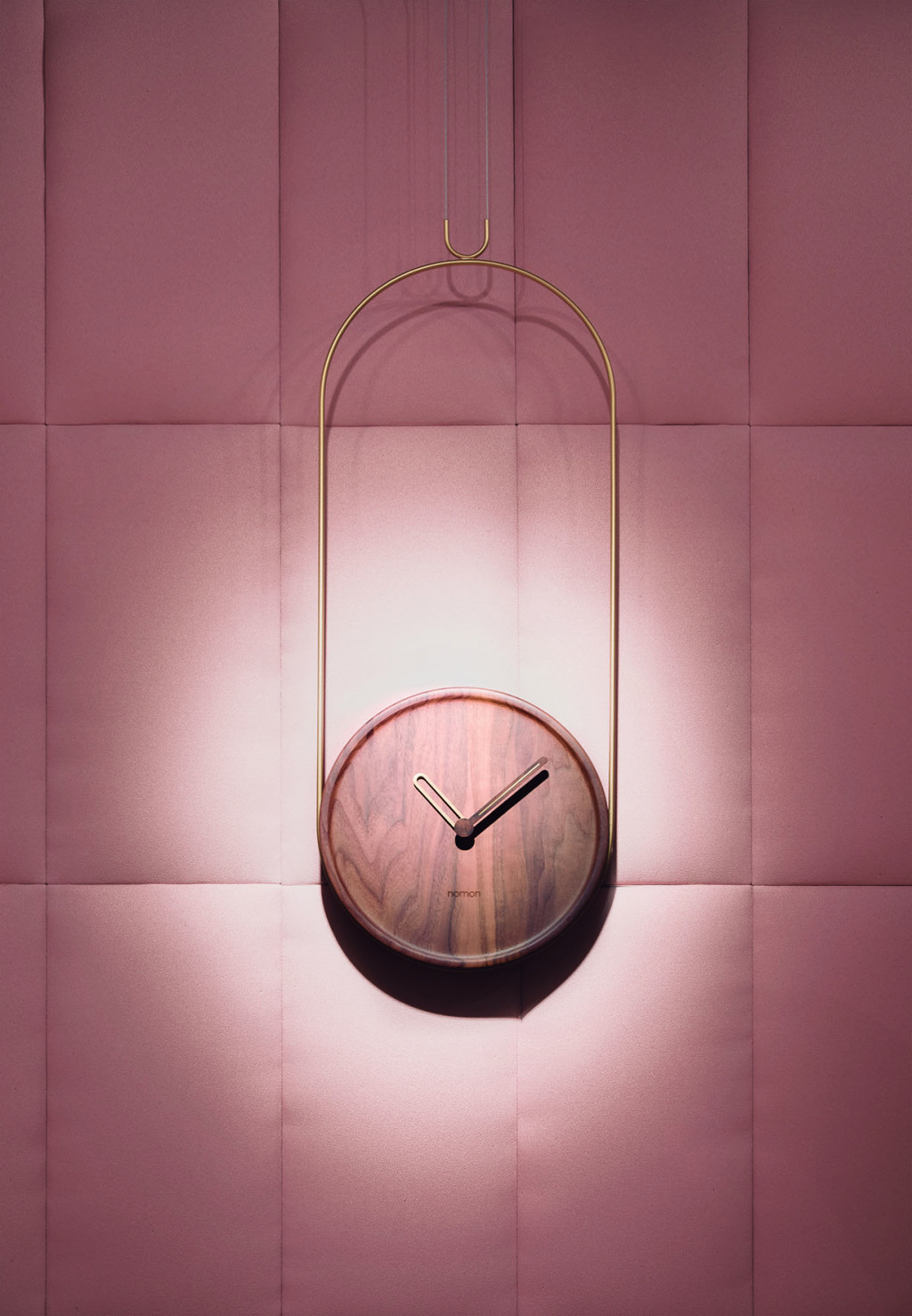 Фото часов Часы Nomon COLGANTE walnut/gold, D=30cm, L=79cm