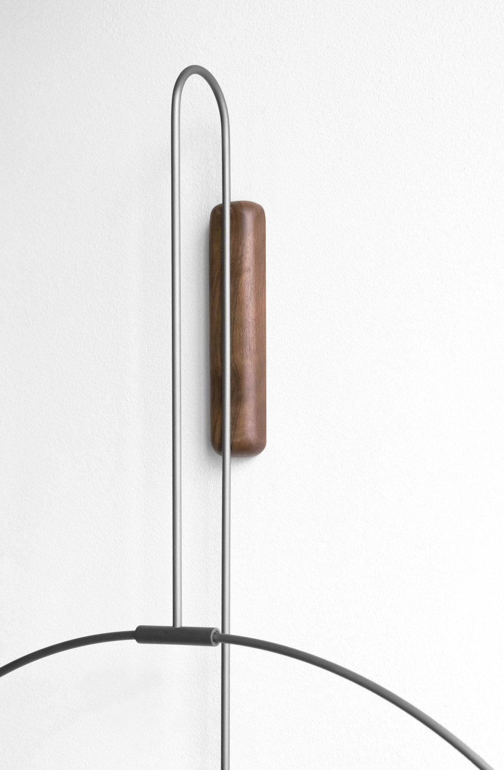 Фото часов Часы Nomon DARO T graphite/walnut, D=70cm, H=108cm