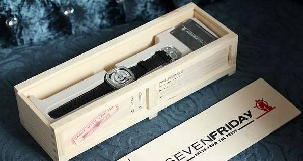 Фото часов Унисекс часы Sevenfriday M-Series M1-1