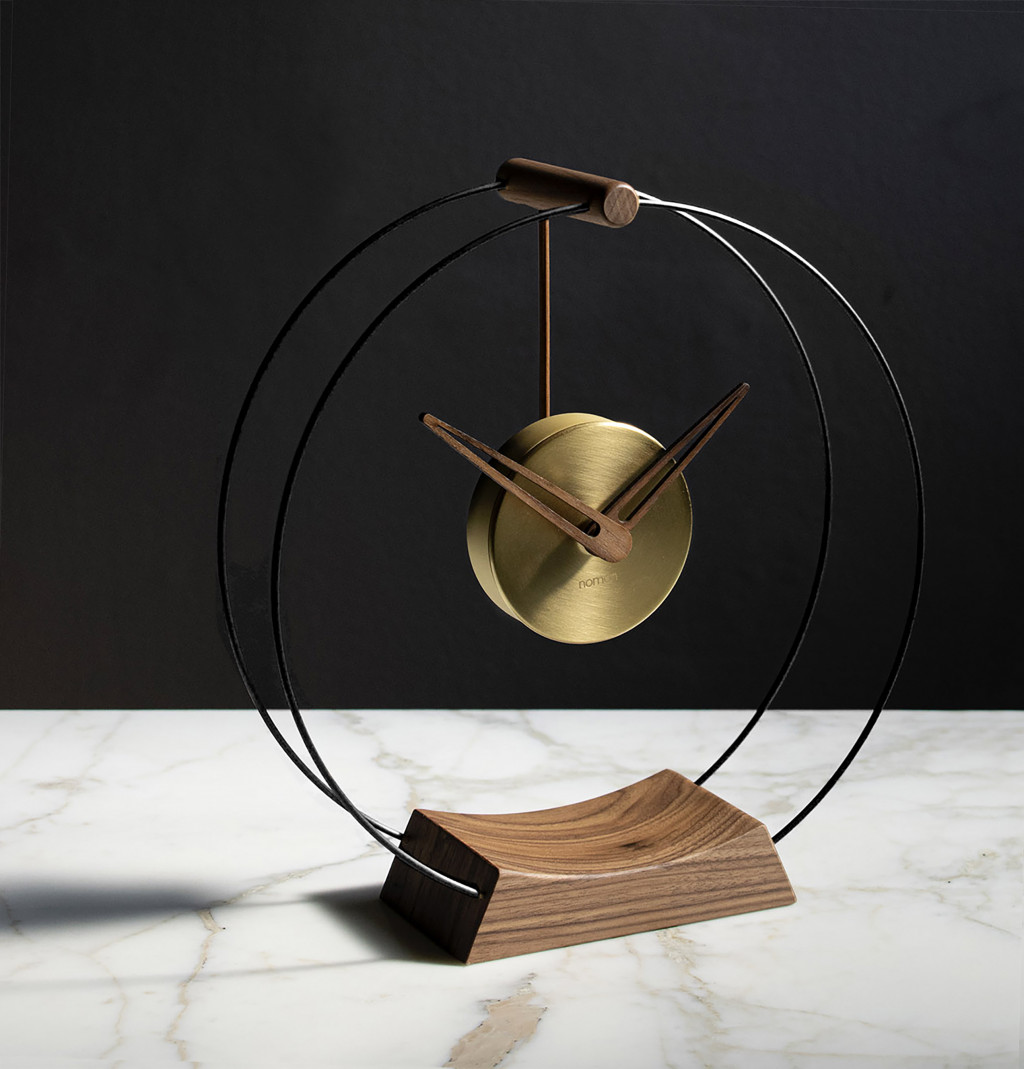 Фото часов Часы Nomon MINI Aire, walnut,  D=26 см, H30cm, W9cm