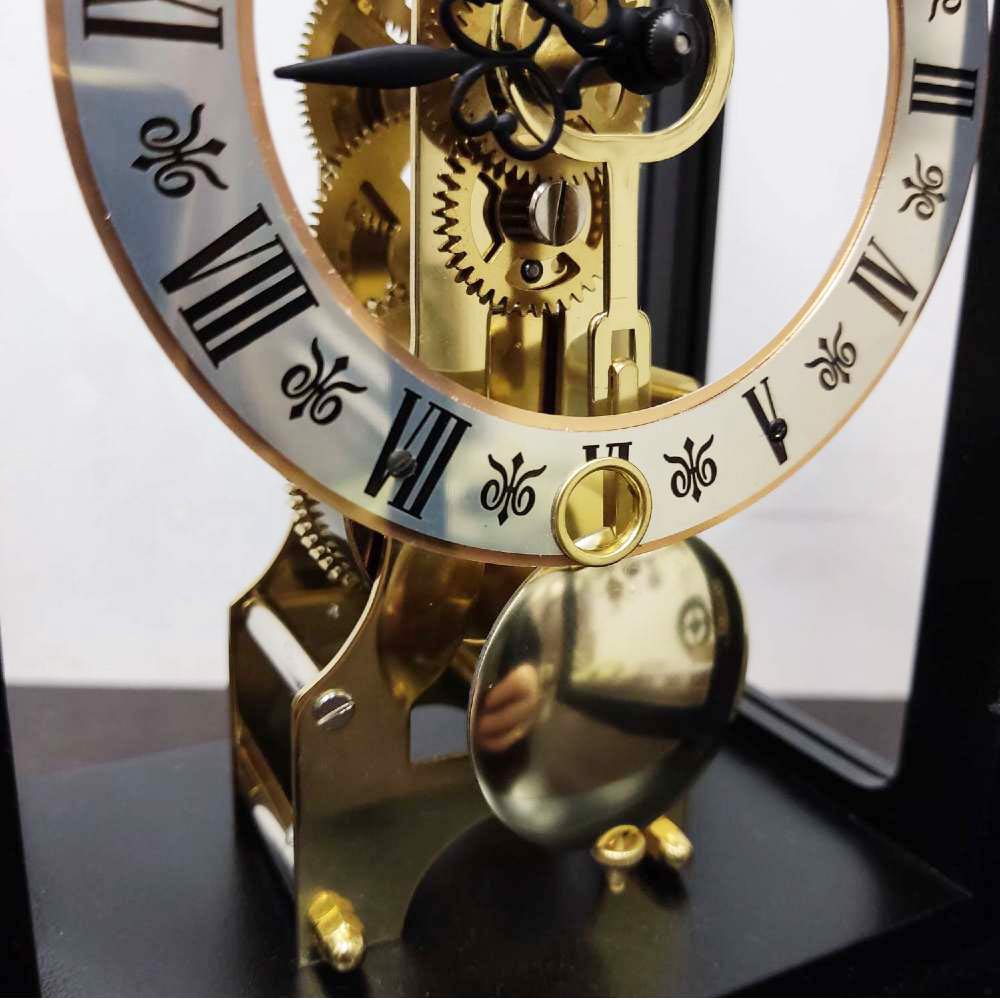 Фото часов Настольные механические часы Hermle 22957-Q300791