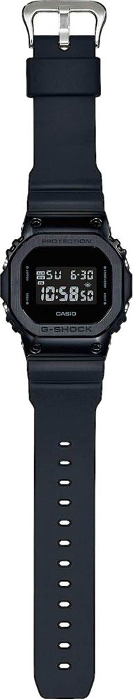 Фото часов Casio G-Shock GM-5600B-1