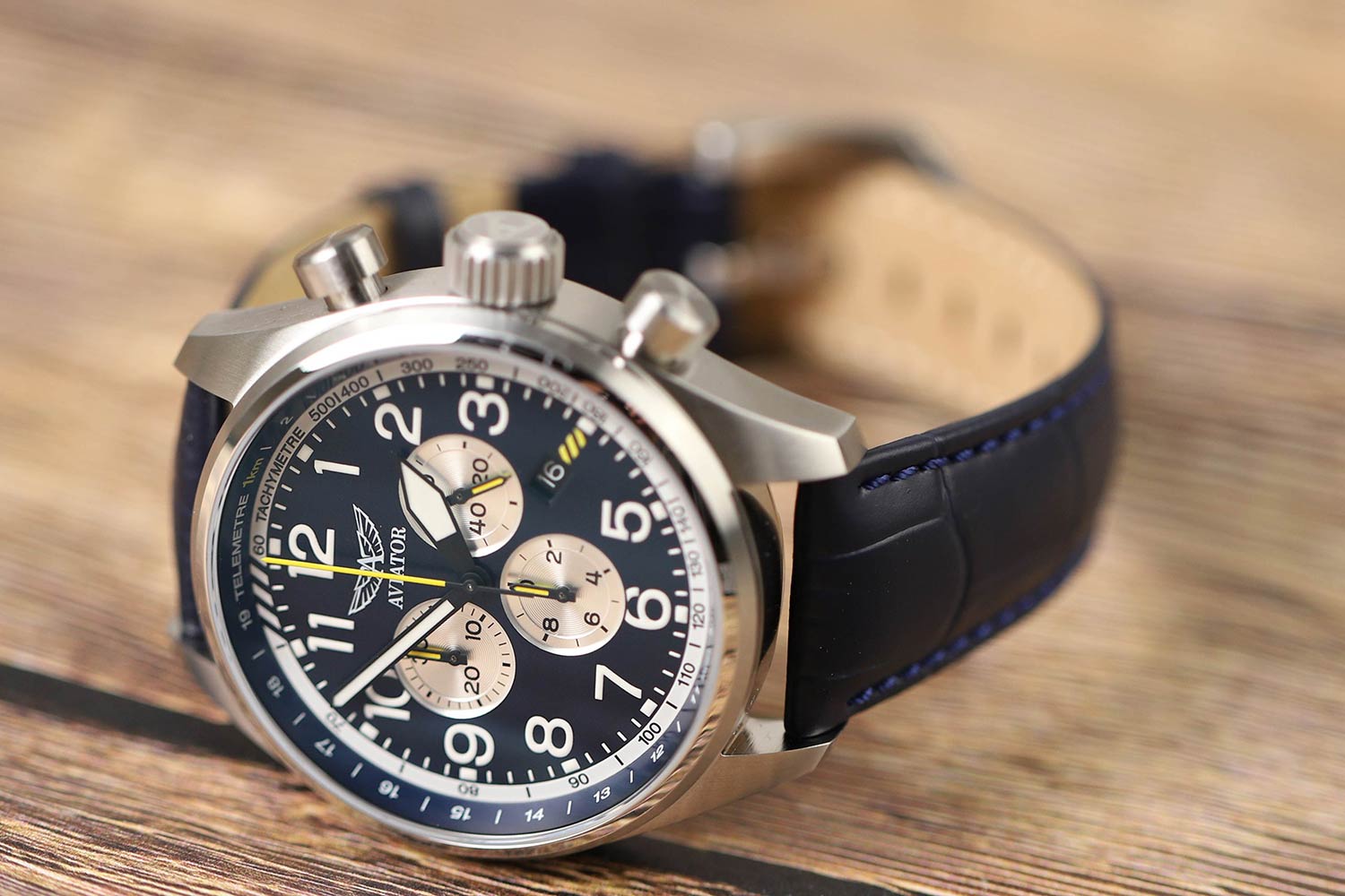 Фото часов Aviator Airacobra P45 Chronograph V.2.25.0.170.4